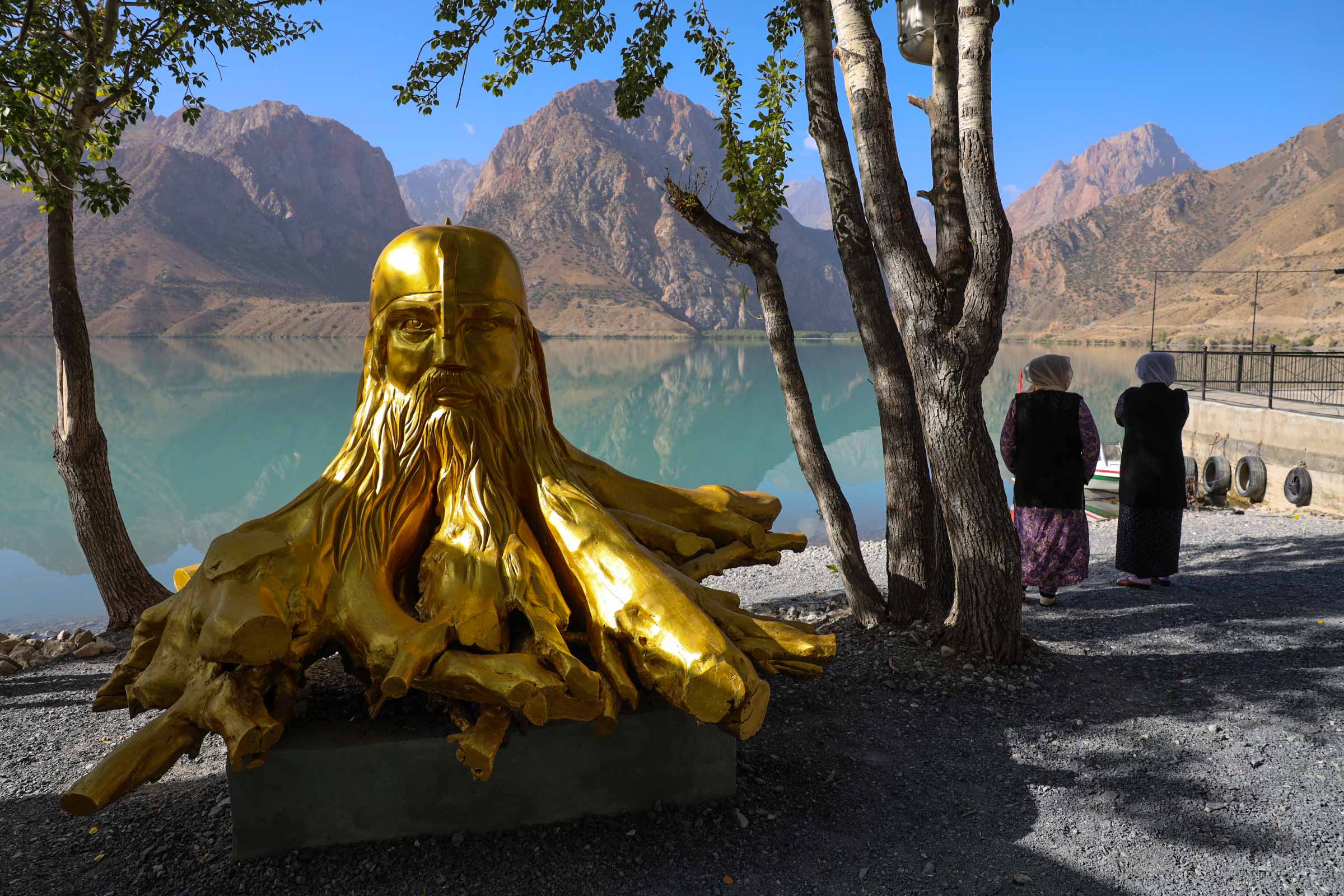 Jezioro Iskandarkul w Tadżykistanie